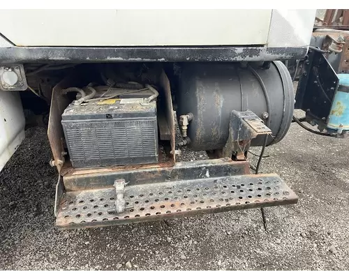 INTERNATIONAL 4900 Complete Vehicle