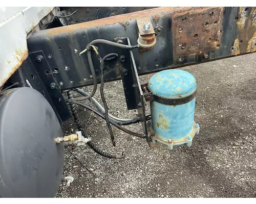 INTERNATIONAL 4900 Complete Vehicle