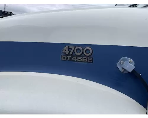 INTERNATIONAL 4900 Complete Vehicle