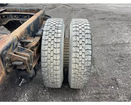 INTERNATIONAL 4900 Complete Vehicle