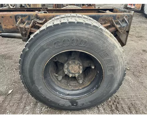 INTERNATIONAL 4900 Complete Vehicle