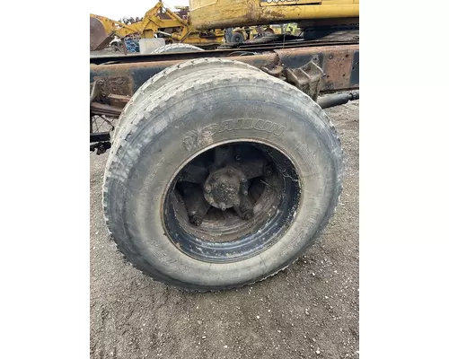INTERNATIONAL 4900 Complete Vehicle