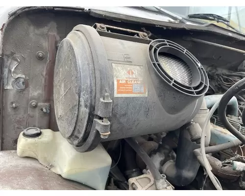 INTERNATIONAL 4900 Complete Vehicle