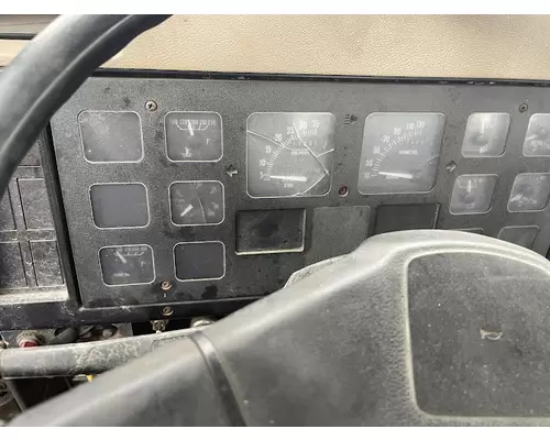 INTERNATIONAL 4900 Complete Vehicle