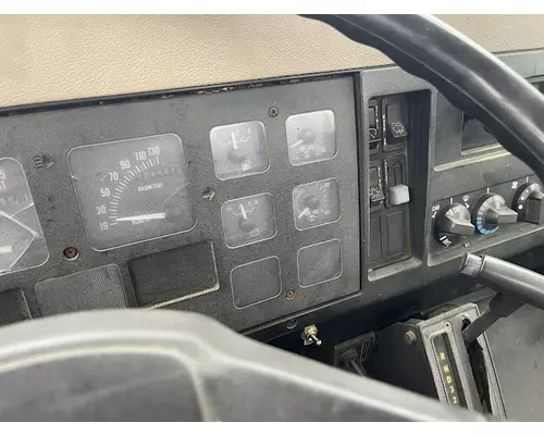 INTERNATIONAL 4900 Complete Vehicle