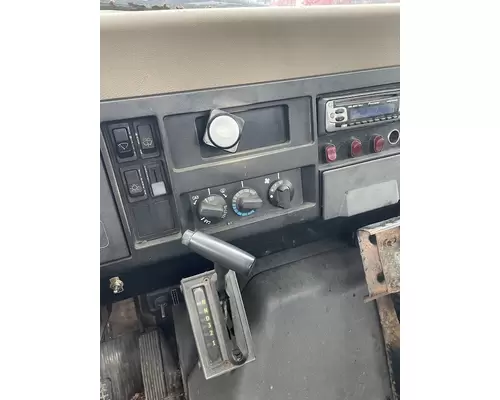 INTERNATIONAL 4900 Complete Vehicle