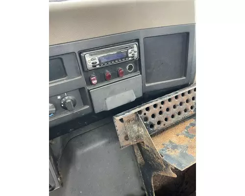 INTERNATIONAL 4900 Complete Vehicle