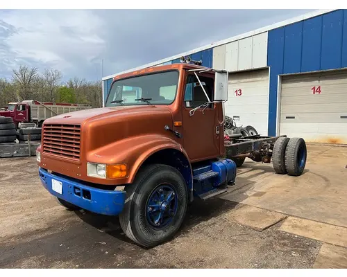 INTERNATIONAL 4900 Complete Vehicle