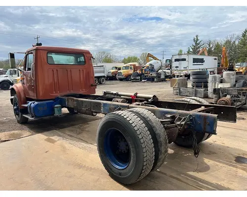 INTERNATIONAL 4900 Complete Vehicle