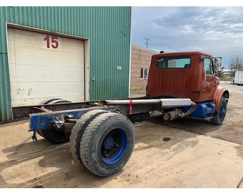 INTERNATIONAL 4900 Complete Vehicle