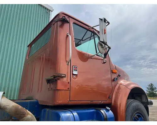 INTERNATIONAL 4900 Complete Vehicle