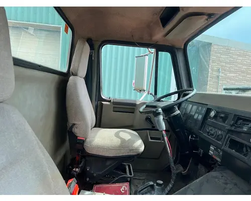 INTERNATIONAL 4900 Complete Vehicle