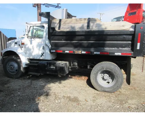 INTERNATIONAL 4900 Complete Vehicle