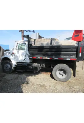 INTERNATIONAL 4900 Complete Vehicle