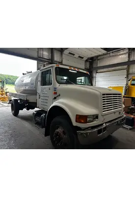 INTERNATIONAL 4900 Complete Vehicle