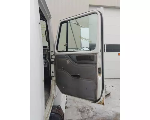 INTERNATIONAL 4900 DOOR ASSEMBLY, FRONT