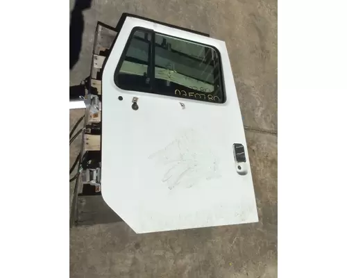 INTERNATIONAL 4900 DOOR ASSEMBLY, FRONT