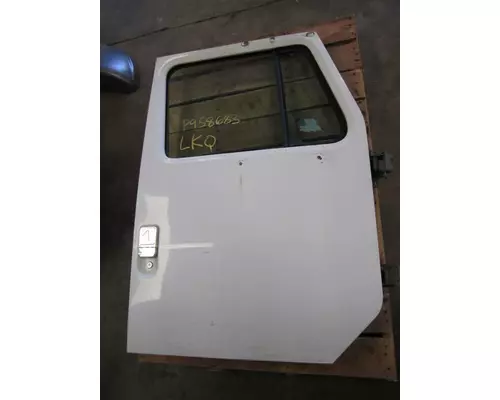 INTERNATIONAL 4900 DOOR ASSEMBLY, FRONT