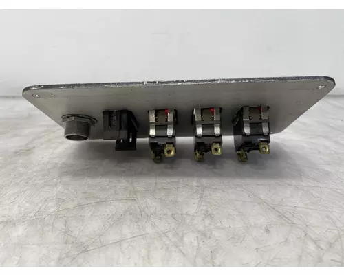 INTERNATIONAL 4900 Dash  Console Switch