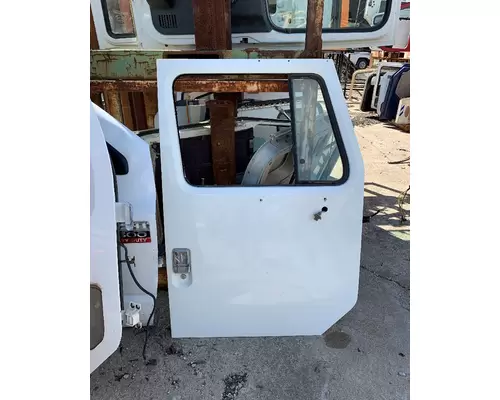 INTERNATIONAL 4900 Door Assembly, Front