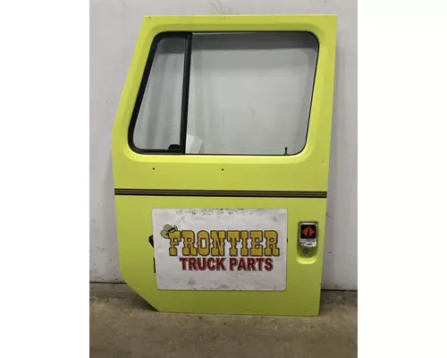 INTERNATIONAL 4900 Door Assembly, Front