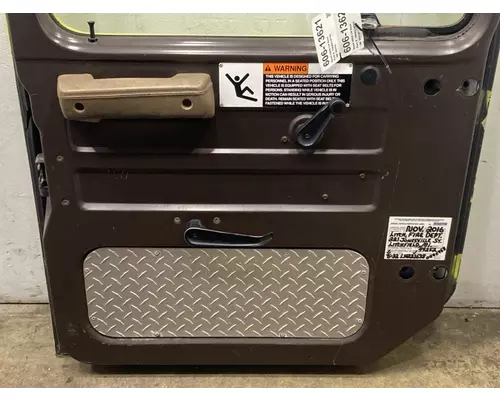 INTERNATIONAL 4900 Door Assembly, Front