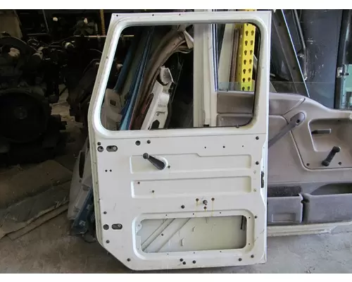 INTERNATIONAL 4900 Door Assembly, Front