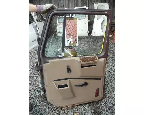 INTERNATIONAL 4900 Door Assembly, Front