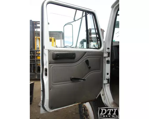 INTERNATIONAL 4900 Door Assembly, Front