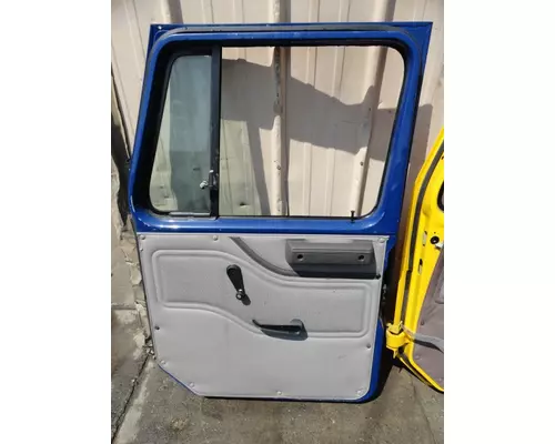 INTERNATIONAL 4900 Door Assembly, Front