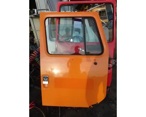 INTERNATIONAL 4900 Door Assembly, Front