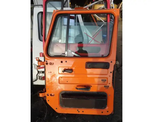 INTERNATIONAL 4900 Door Assembly, Front