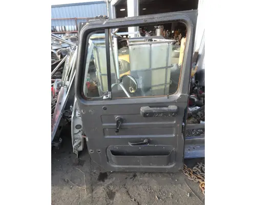 INTERNATIONAL 4900 Door Assembly, Front