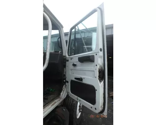 INTERNATIONAL 4900 Door Assembly, Front