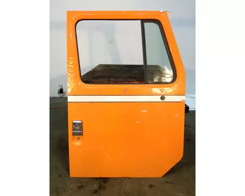 INTERNATIONAL 4900 Door Assembly