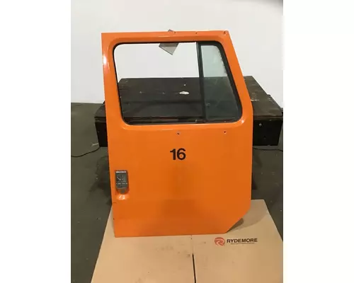 INTERNATIONAL 4900 Door Assembly