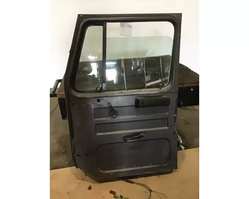 INTERNATIONAL 4900 Door Assembly