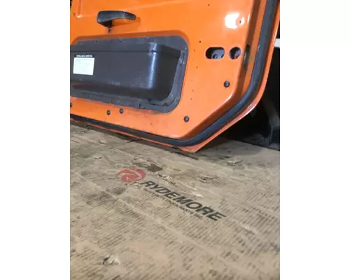 INTERNATIONAL 4900 Door Assembly