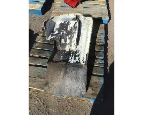 INTERNATIONAL 4900 Fender Extension