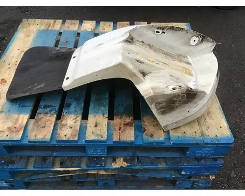 INTERNATIONAL 4900 Fender Extension