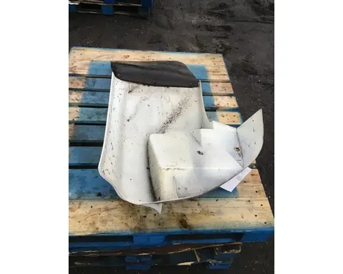 INTERNATIONAL 4900 Fender Extension