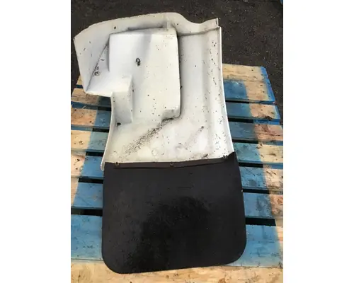 INTERNATIONAL 4900 Fender Extension