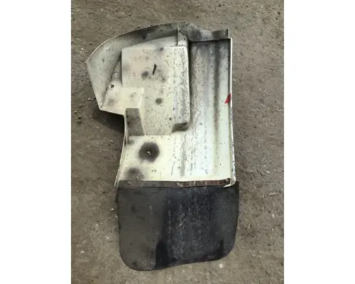 INTERNATIONAL 4900 Fender Extension