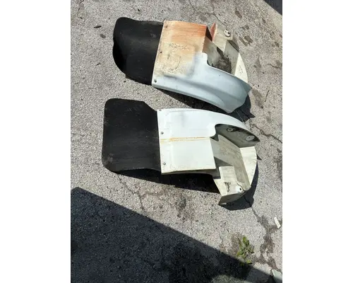 INTERNATIONAL 4900 Fender