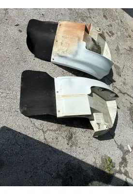 INTERNATIONAL 4900 Fender