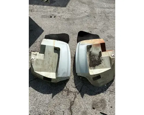 INTERNATIONAL 4900 Fender