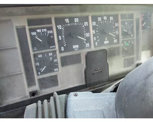 INTERNATIONAL 4900 GAUGE CLUSTER