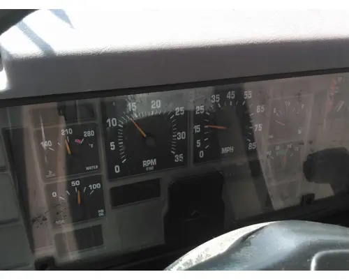 INTERNATIONAL 4900 GAUGE CLUSTER