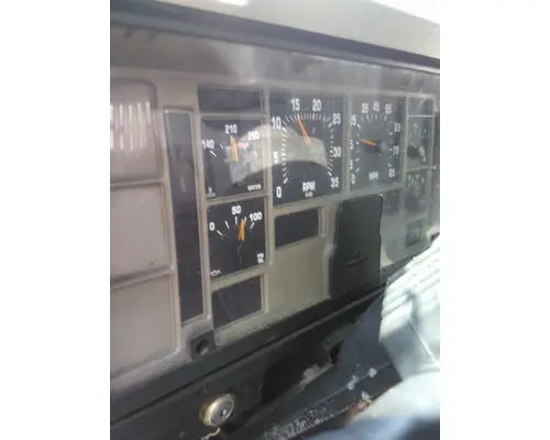 INTERNATIONAL 4900 GAUGE CLUSTER