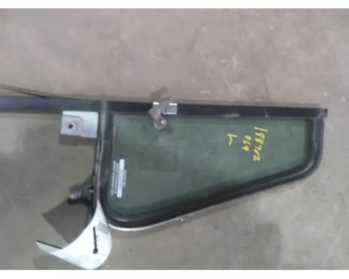 INTERNATIONAL 4900 GLASS, DOOR VENT, FRONT